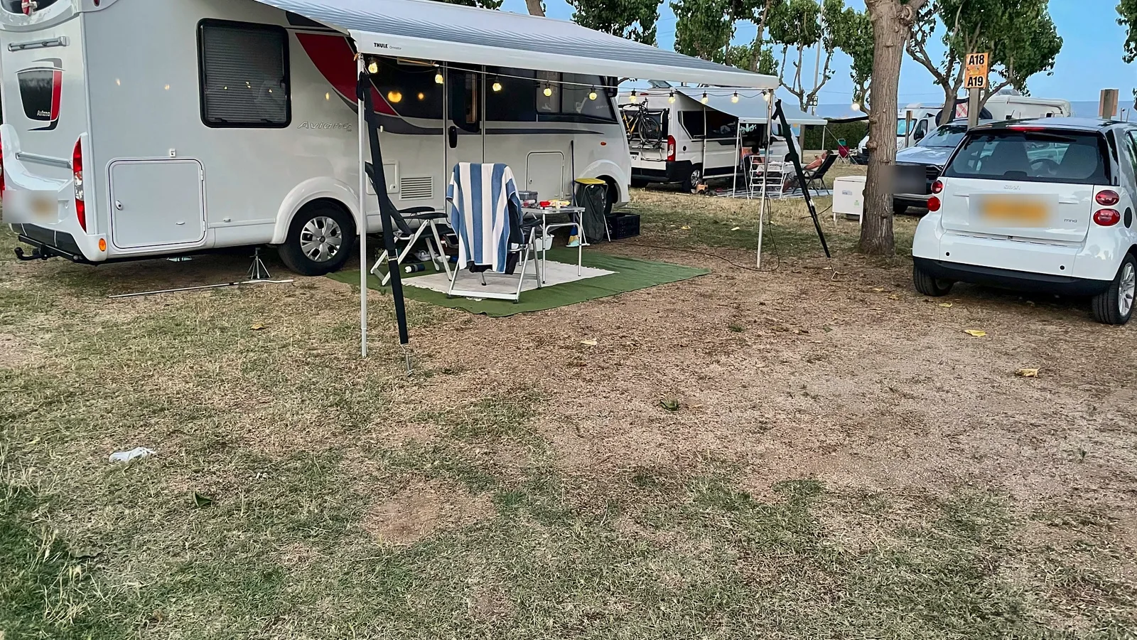 Bürstner Aviano i 700 op de camping in de avond