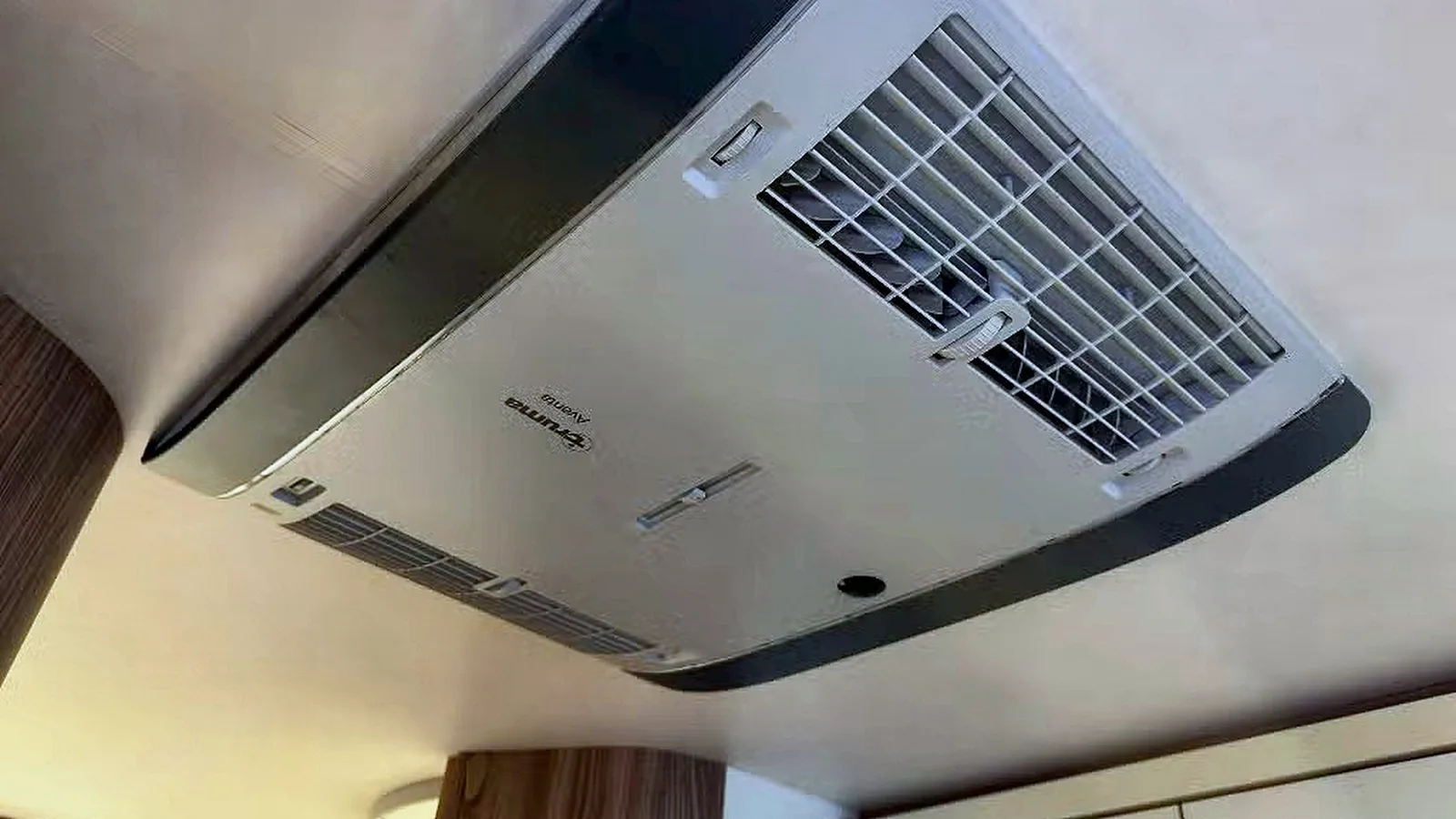 Dakairco van de Bürstner Aviano i 700
