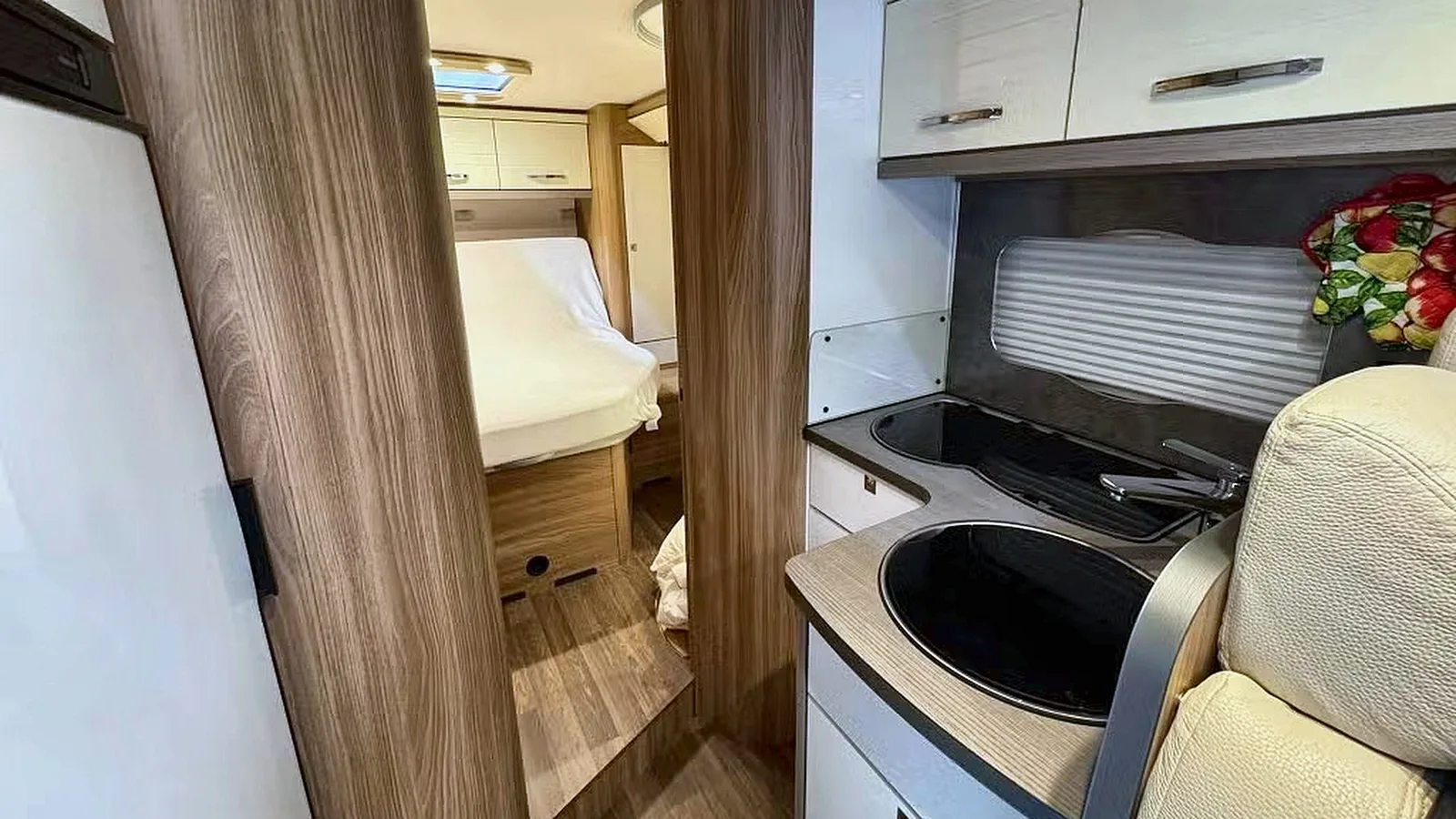 Bürstner Aviano i 700 keuken