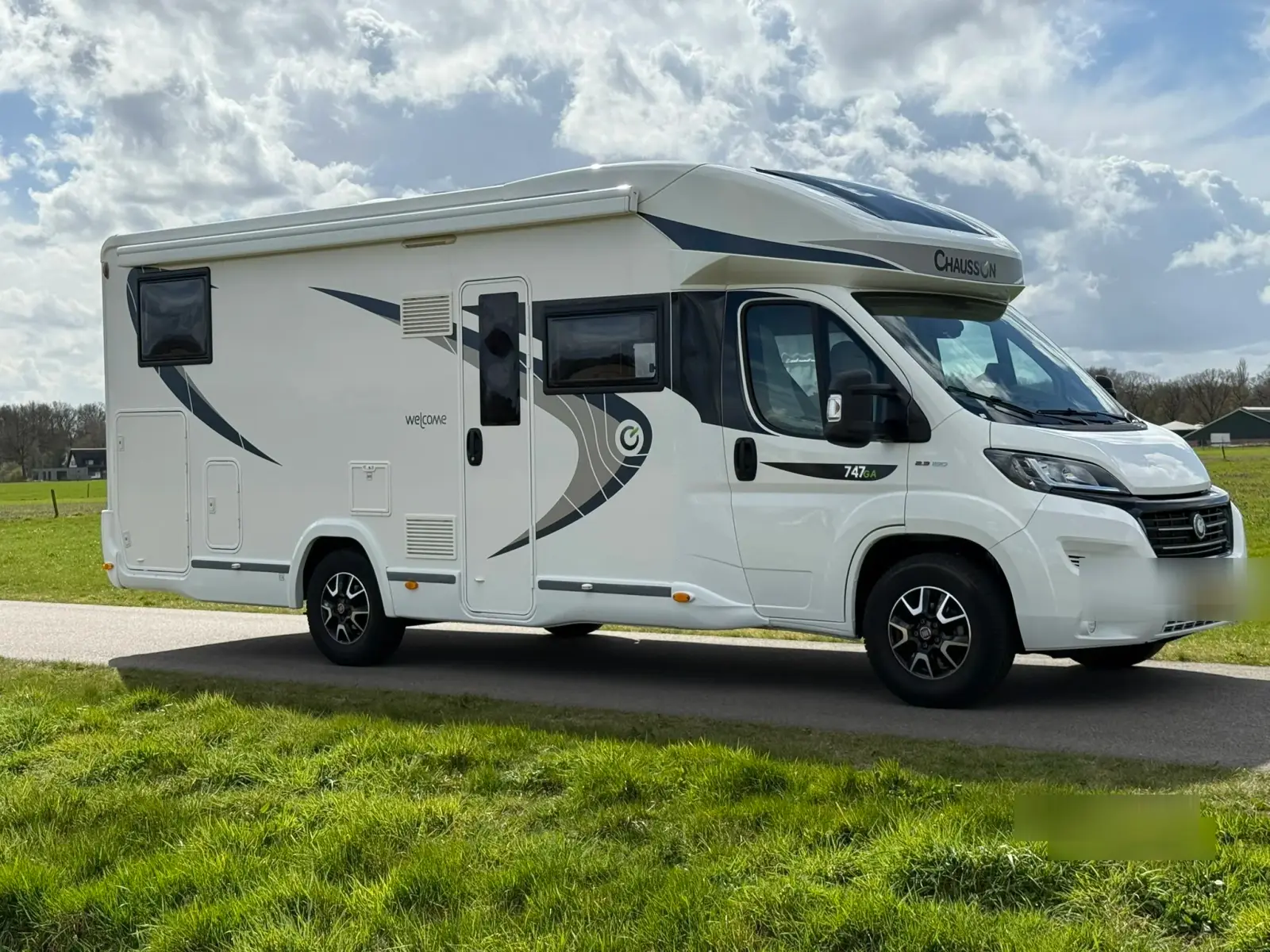 Chausson Welcome 747 exterieur onderweg
