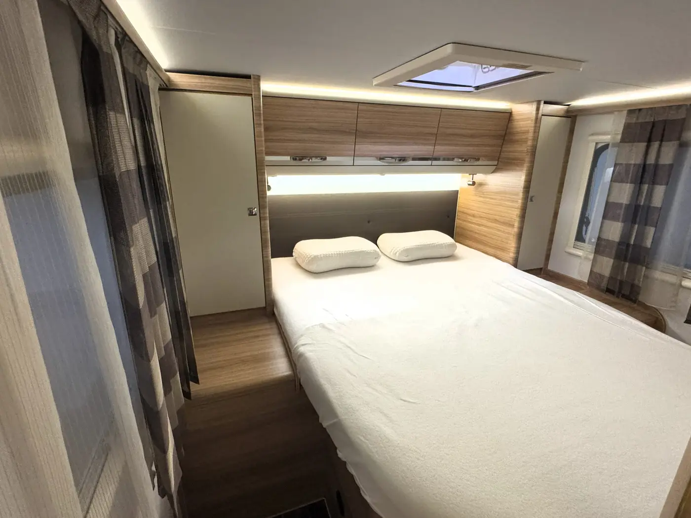 Slaapgedeelte met queensbed