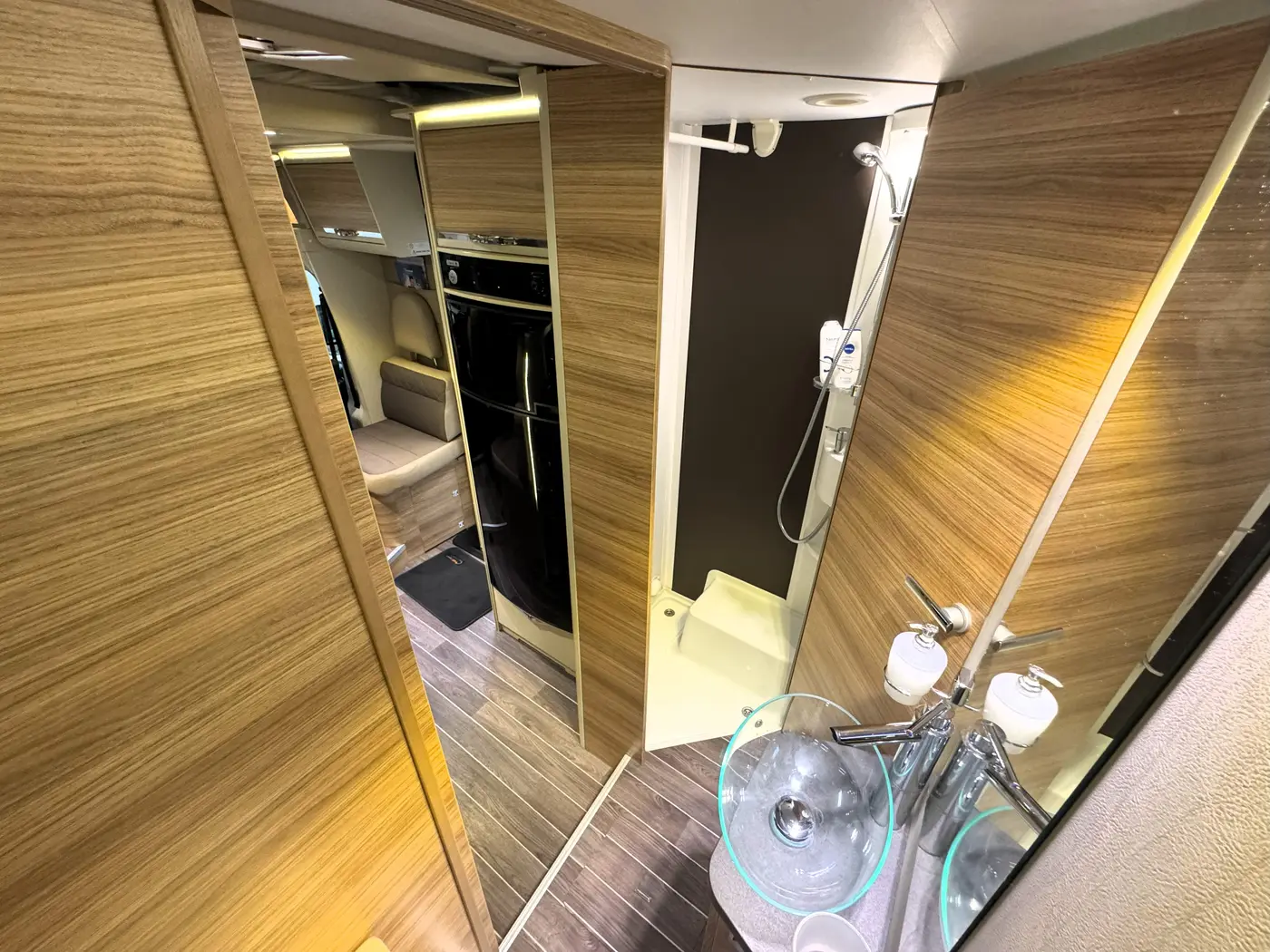 Badkamer met douche